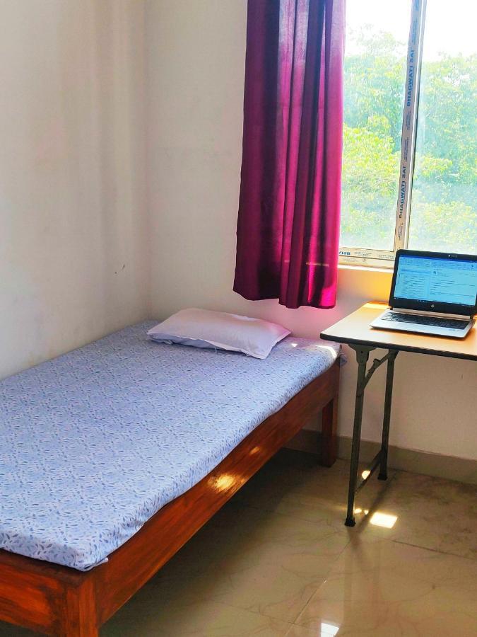 Cupidtrails Backpacker'S Penthouse Hotel Guwahati Room photo