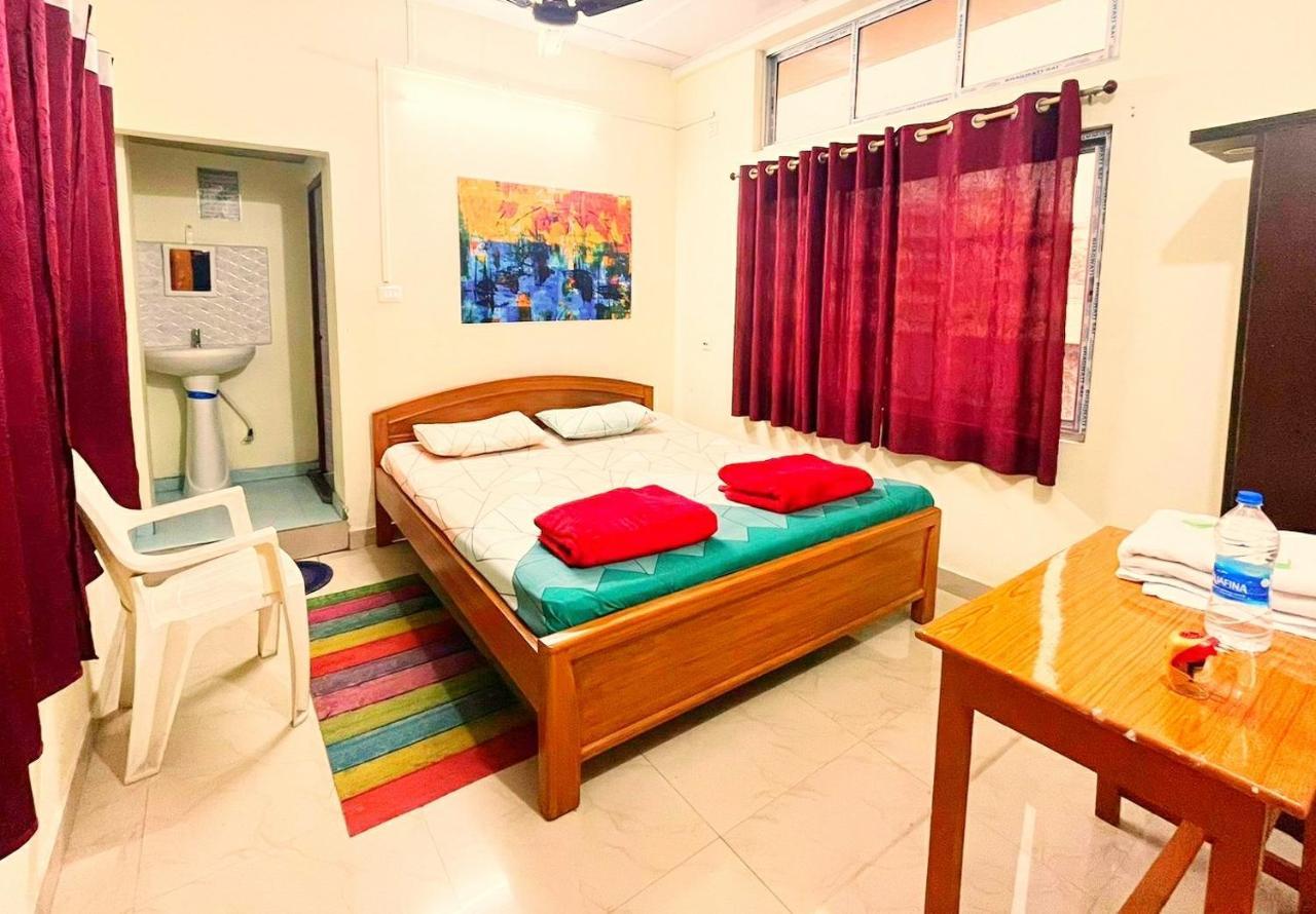Cupidtrails Backpacker'S Penthouse Hotel Guwahati Room photo